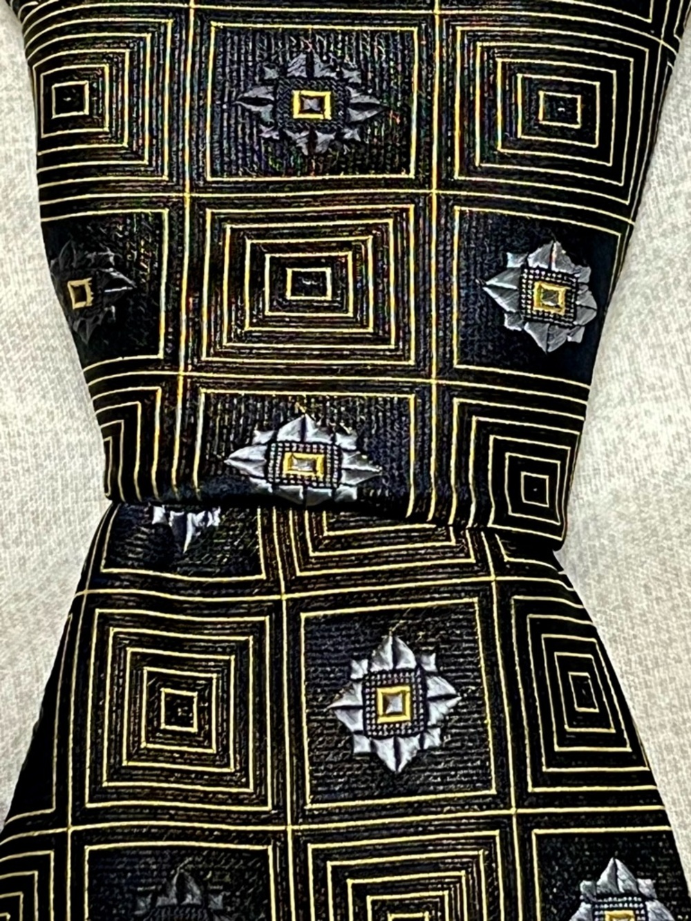 Profilo Studios 100% Silk Geometric Jacquard Tie